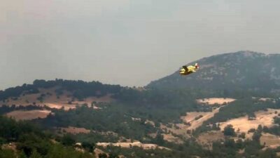 Bursa'daki orman yangınlarına havadan müdahale devam ediyor. Helikopterler ve uçaklar