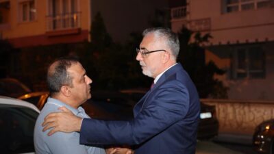 Bakan Işıkhan, darbe şehidi Yakup Kozan'ın ailesini ziyaret ederek, şehitlerin