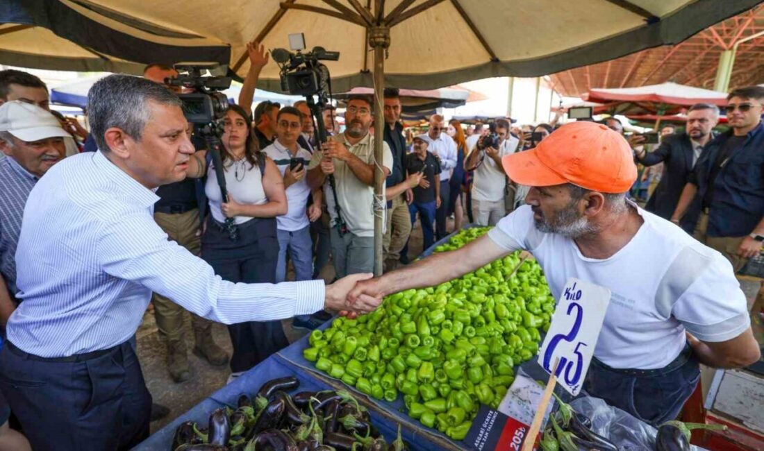 CHP Genel Başkanı Özgür Özel, Ankara Yenimahalle'deki Demetevler Semt Pazarı'nı