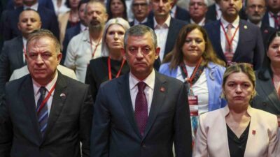 CHP Genel Başkanı Özgür Özel, parti genel merkezinde belediye başkanlarıyla