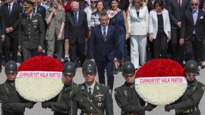 Özgür Özel, Lozan Antlaşması'nın 102. yıldönümünde Anıtkabir'i ziyaret etti, Atatürk'ün