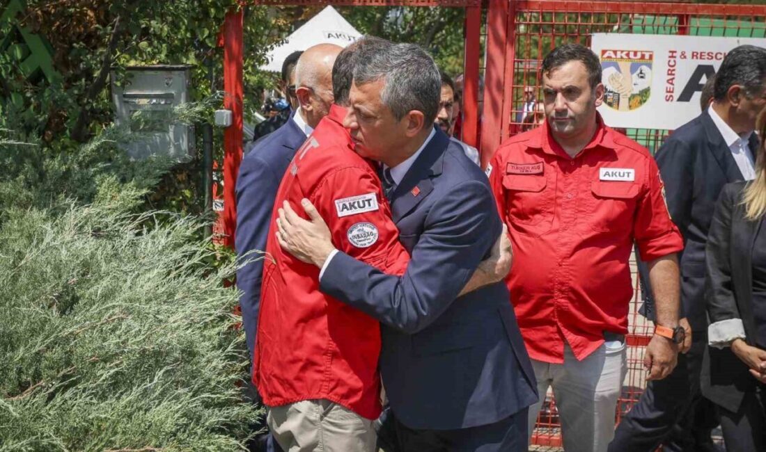 CHP Genel Başkanı Özgür Özel, Eskişehir'de orman yangınına yardım için