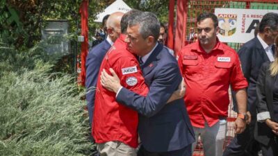 CHP Genel Başkanı Özgür Özel, Eskişehir'de orman yangınına yardım için