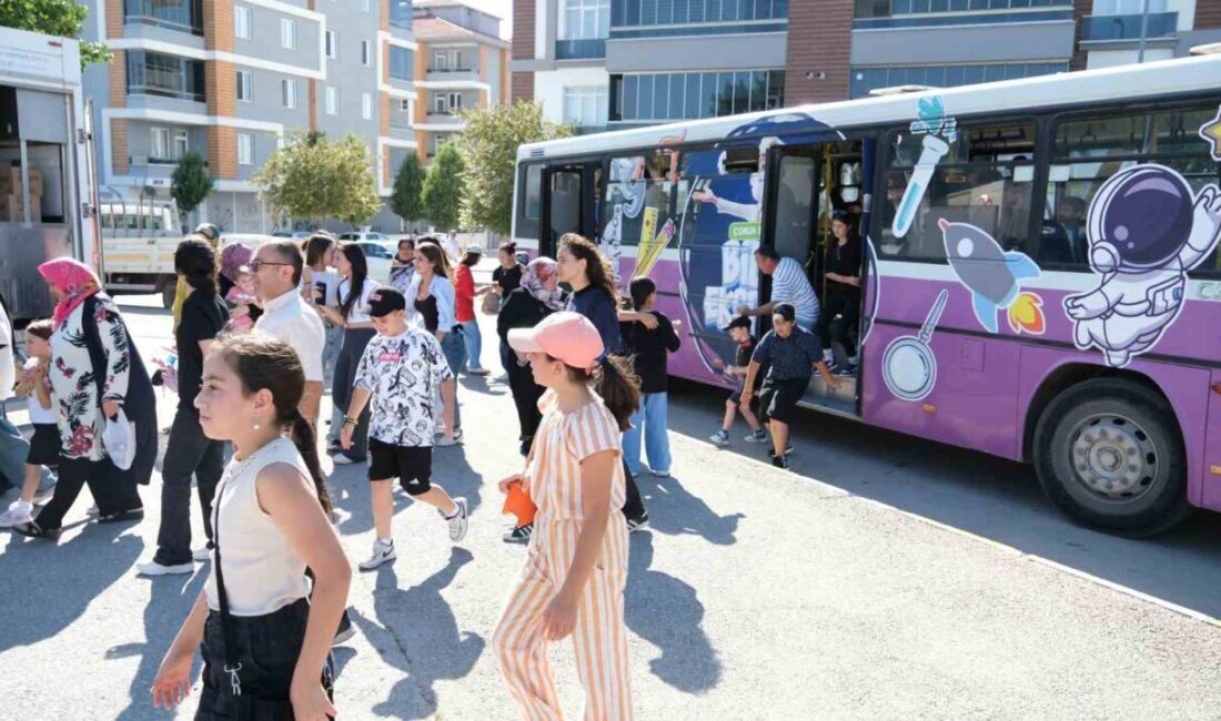 Çorum Belediyesi, 700 çocuğu ve ailelerini ücretsiz olarak lunaparkta ağırlayarak