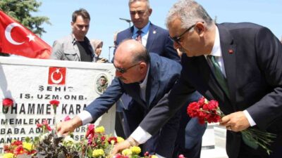 Çorum'da 15 Temmuz anma programında protokol üyeleri ve vatandaşlar şehitler