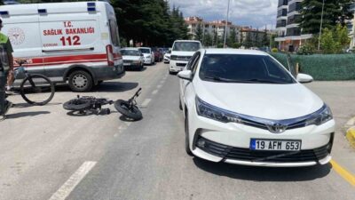 Çorum'da otomobil ile elektrikli bisikletin çarpışması sonucu 1 çocuk yaralandı.