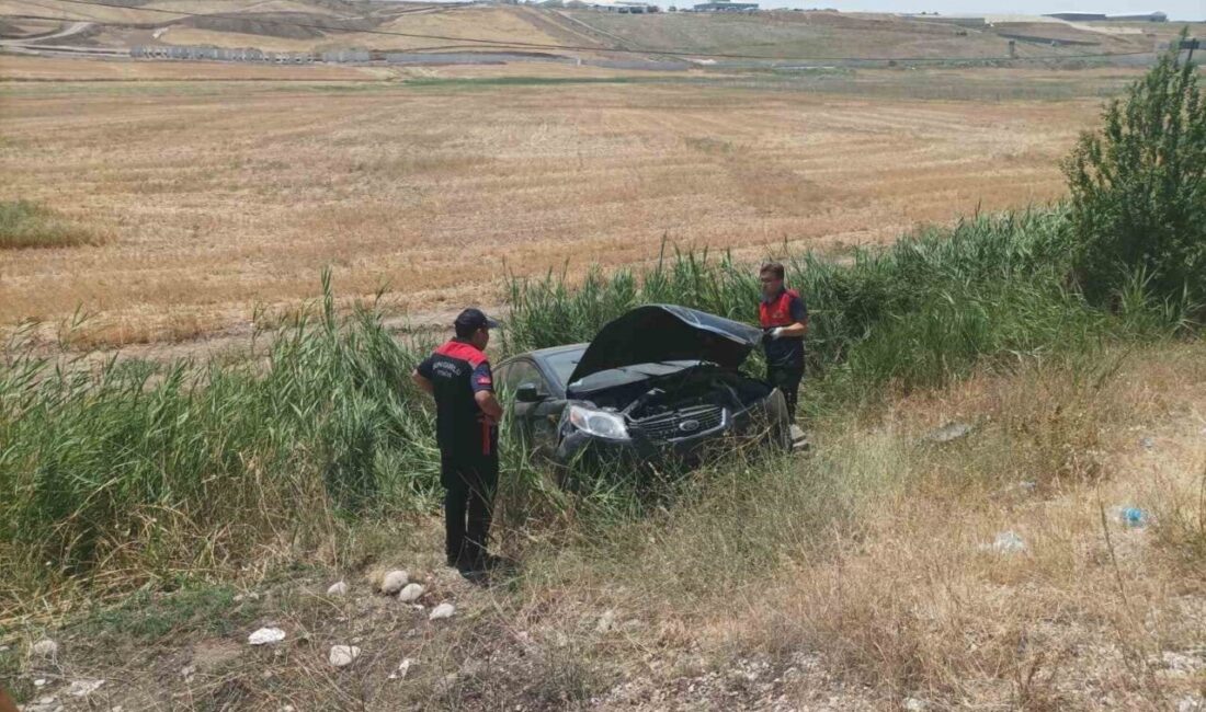Çorum Sungurlu'da meydana gelen trafik kazasında 2 kişi yaralandı. Otomobil