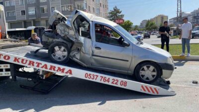 Çorum'da Buharaevler Caddesi'nde 5 aracın karıştığı zincirleme trafik kazasında 6