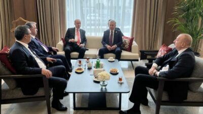 Cumhurbaşkanı Erdoğan, EİT 17. Zirvesi’ne liderlerle birlikte Hankendi'de katıldı. Liderler