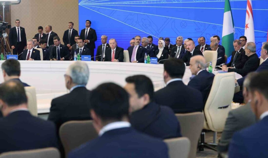Cumhurbaşkanı Erdoğan: “İsrail’in; Lübnan, Suriye ve İran’a saldırılarının arka planında hepimizin bildiği üzere Filistin halkına diz çöktürme siyaseti yatıyor” Cumhurbaşkanı Erdoğan, EİT Zirvesi'nde