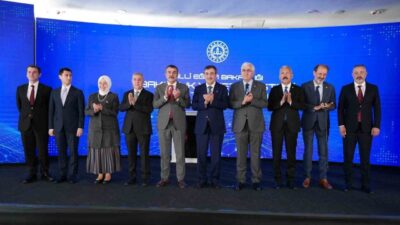 Cumhurbaşkanı Yardımcısı Cevdet Yılmaz, eğitimde yapay zekanın topluma yayılmasının önemine