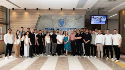 Yaşar Üniversitesi Uygulamalı Bilimler Yüksekokulu Yönetim Bilişim Sistemleri Bölümü öğrencileri