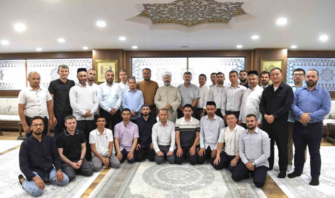 Diyanet İşleri Başkan Erbaş, Türk devletlerinden gelen akademisyen ve öğrencilerle buluştu Diyanet İşleri Başkanı Ali