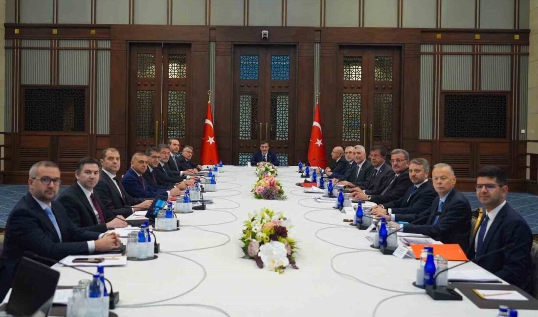 Cumhurbaşkanı Yardımcısı Cevdet Yılmaz başkanlığında gerçekleşen EKK toplantısına birçok bakan