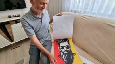 Gürsel Ertürk, Boğazlıyan'da yaşayıp çizimleriyle tanınan bir sanatçıdır. Doğadan soyut