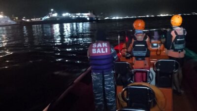 Endonezya'nın Bali Adası'na sefer yapan feribotun batması sonucu 4 kişi