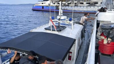 Endonezya'nın Sulawesi Adası açıklarında yanan feribotta bulunan 295 kişiden 568'i