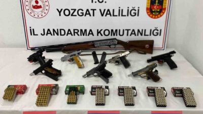 Yozgat'ın Akdağmadeni ilçesinde bir evin bahçesinde 7 tabanca ve 1