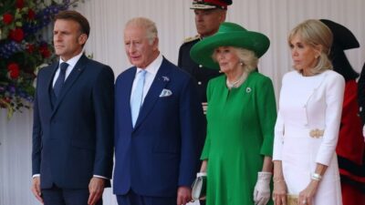 Fransa Cumhurbaşkanı Emmanuel Macron ve eşi Brigitte Macron, İngiltere Kralı