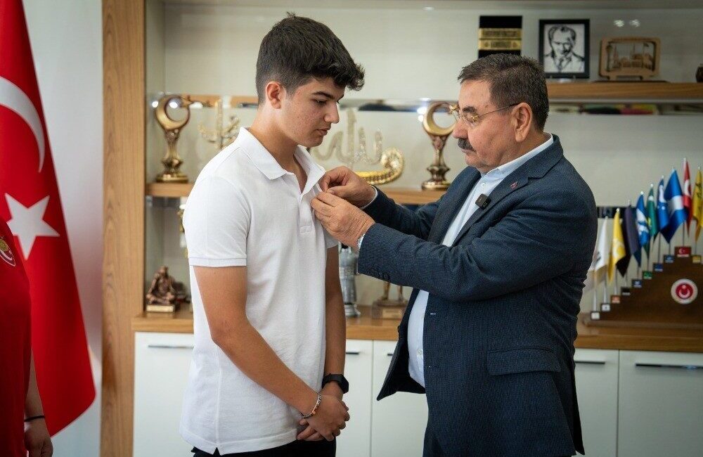 Gölbaşı Belediye Başkanı Odabaşı, ilçeyi temsil eden genç sporcuları ağırladı Gölbaşı Belediye Başkanı Yakup