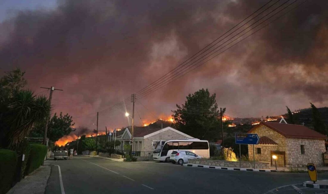 Güney Kıbrıs Rum Yönetimi’nde çıkan orman yangınları nedeniyle birçok köy