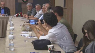 HAK-İŞ Genel Başkanı Mahmut Arslan, toplu iş sözleşmelerindeki gecikmeyi eleştirerek,