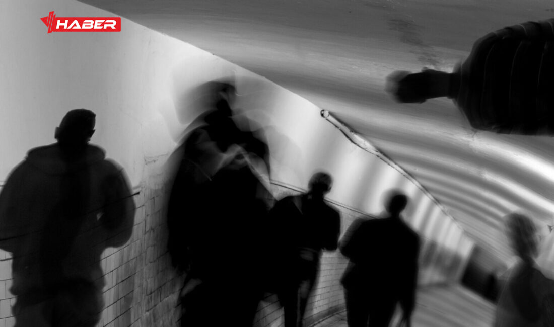 Halüsinasyon, kişinin duyusal algılarında ortaya çıkan, gerçekte var olmayan ancak