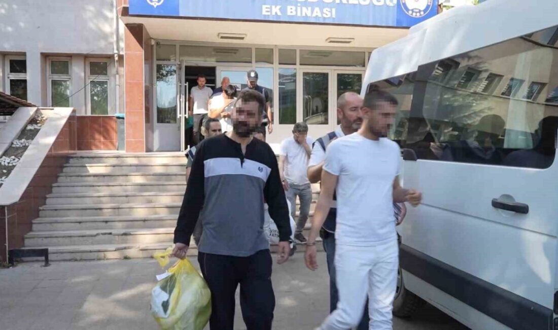 Hırsızlık suçundan 52 yıl hükümlü şahıs saklandığı tuvalette yakalandı: O anlar kamerada Kırıkkale'de 8 kişi, polis