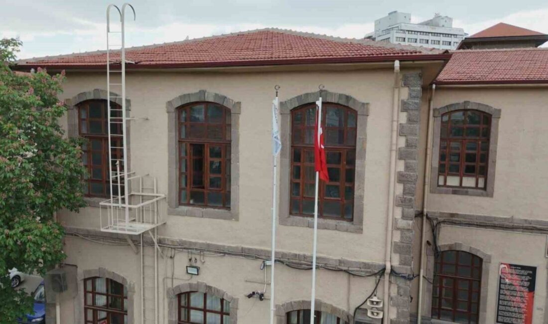 II. Abdülhamid döneminde kurulan "Mekteb-i Sanayi", Osmanlı'nın sanayiye nitelikli eleman