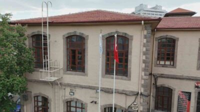 II. Abdülhamid döneminde kurulan "Mekteb-i Sanayi", Osmanlı'nın sanayiye nitelikli eleman