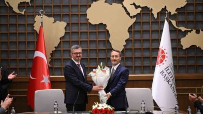 Cumhurbaşkanı Kararı ile Fahrettin Altun'un İletişim Başkanlığı görevi Burhanettin Duran'a