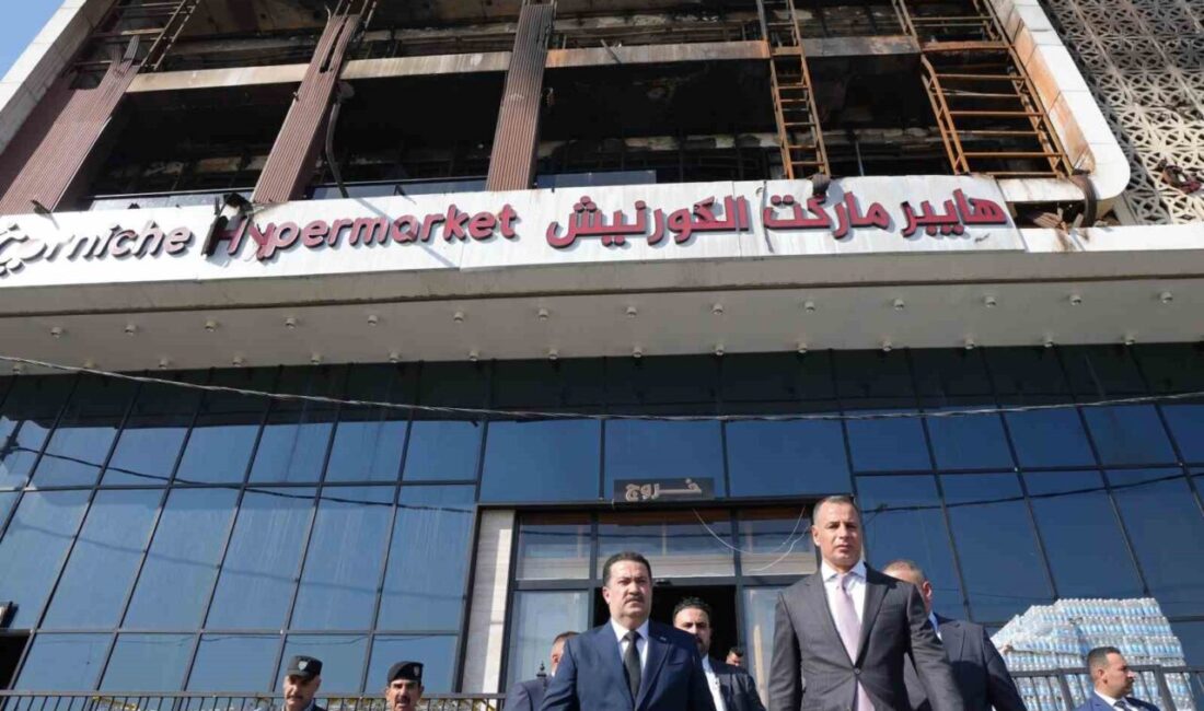 Irak Başbakanı Muhammed Şiya Sudani, Kut kentindeki "Hypermarket" alışveriş merkezindeki