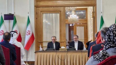 İran Dışişleri Bakanı Abbas Arakçi, NPT'ye bağlı kalacaklarını vurgulayarak, UAEA