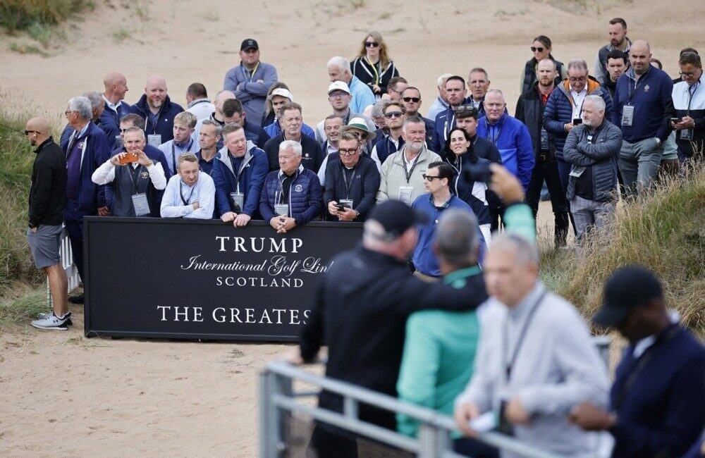 ABD Başkanı Donald Trump, İskoçya'da yeni golf tesisinin açılışında, savaşları