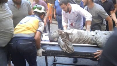 İsrail'in Suriye'nin başkenti Şam'a düzenlediği hava saldırılarında yaralananlara Beyaz Baretliler