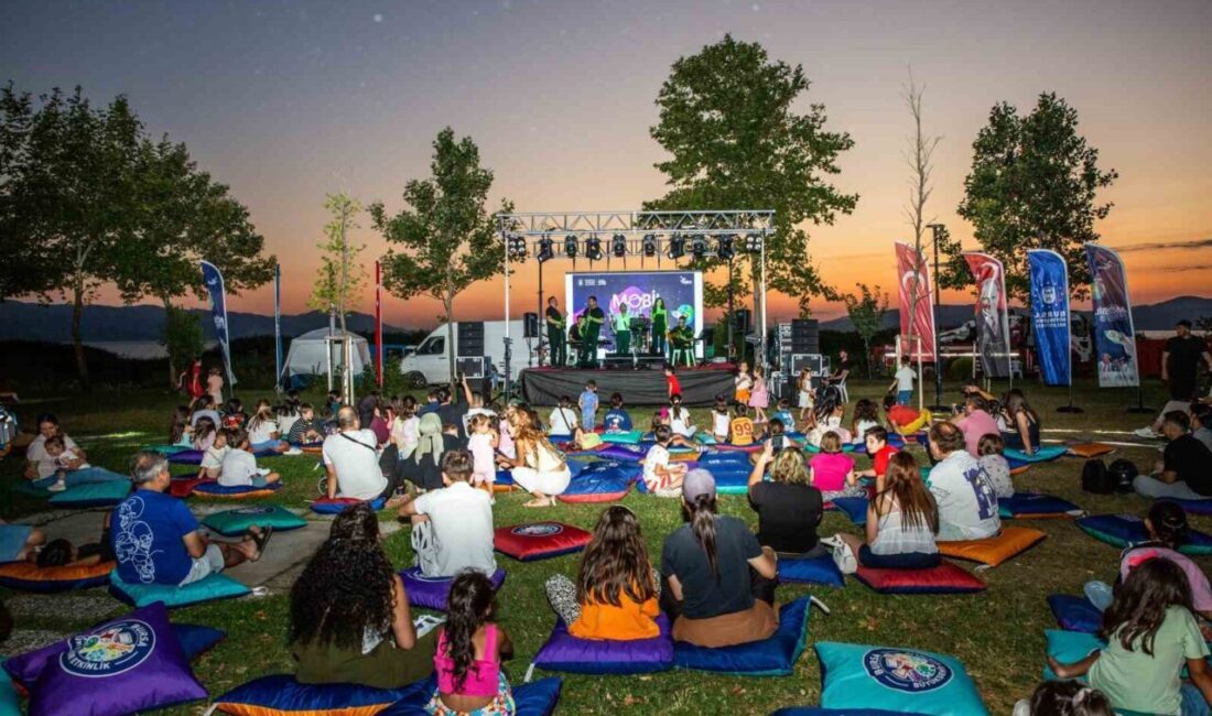 Bursa Büyükşehir Belediyesi'nin düzenlediği 'MobilFest 2025', İznik Gölü kıyısındaki İznik