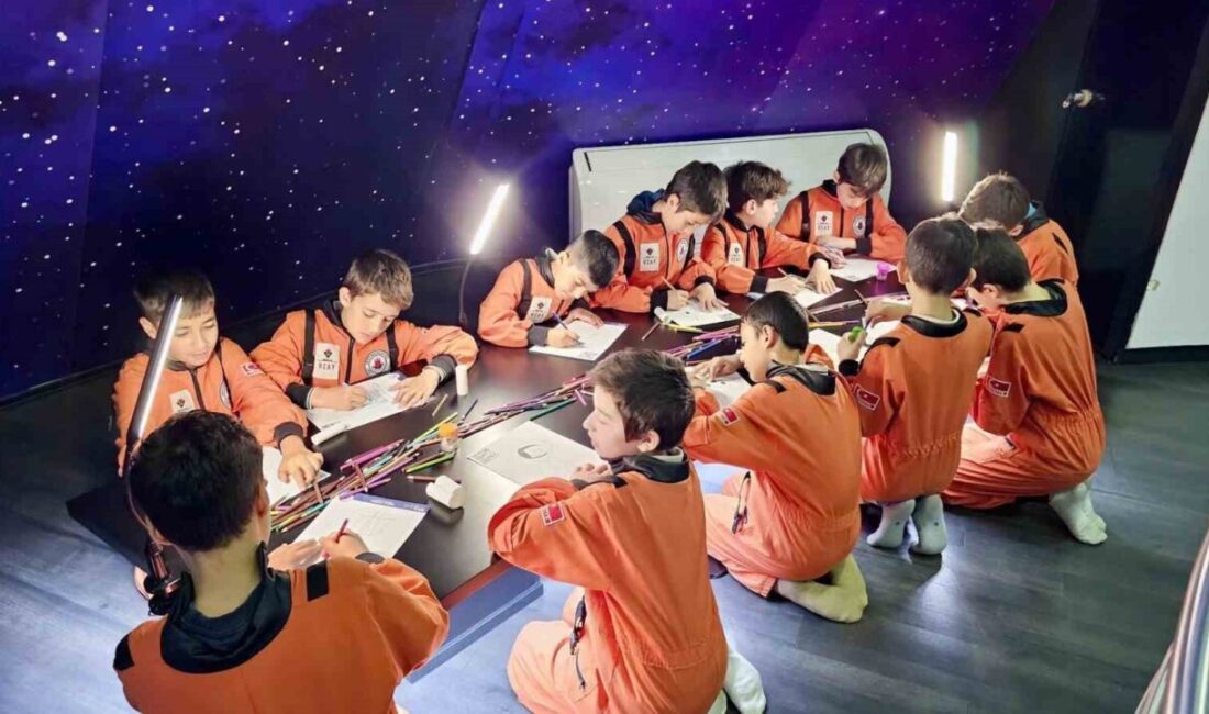 Kağıthane’de çocuklar uzayın derinliklerini keşfediyor Kağıthane Belediyesi tarafından hizmete