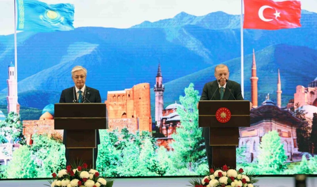 Kazakistan Cumhurbaşkanı Tokayev, Türkiye'nin küresel alandaki yükselişinden övgüyle söz ederek,