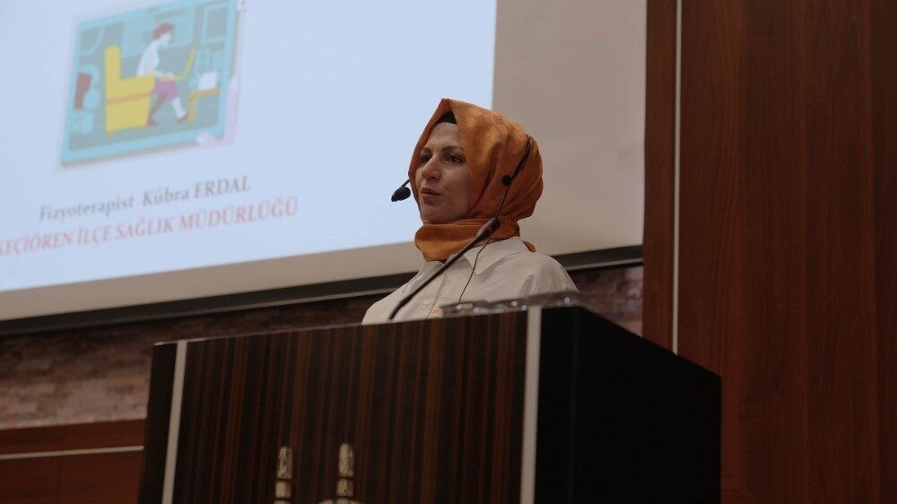 Keçiören Belediyesi, personele sağlıklı yaşam eğitimi verdi. Masa başı egzersizleri