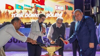Keçiören Belediyesi'nin ev sahipliğinde gerçekleşen Uluslararası Keçiören Türk Dünyası Şöleni