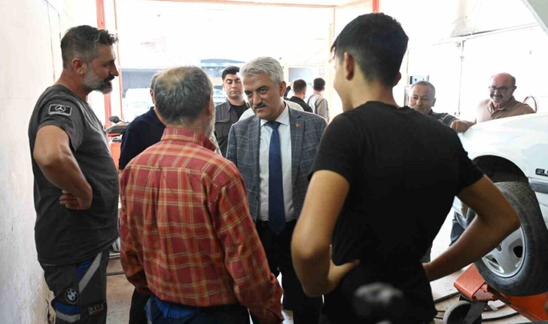 Kırıkkale Valisi Mehmet Makas, Eski Sanayi Sitesi'ndeki esnafı ziyaret ederek