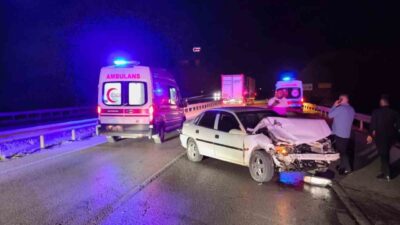 Kırıkkale-Ankara D-200 karayolunda meydana gelen kazada 2 aracın çarpışması sonucu