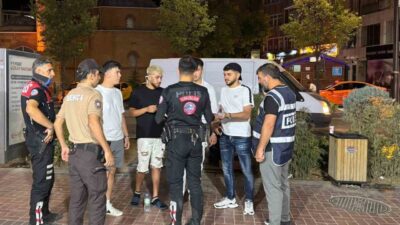 Kırşehir'de polis ekipleri tarafından huzur ve güven uygulaması gerçekleştirildi. Kent