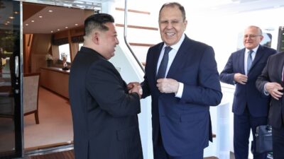 Kuzey Kore lideri Kim Jong-un, Rusya Dışişleri Bakanı Sergey Lavrov'u