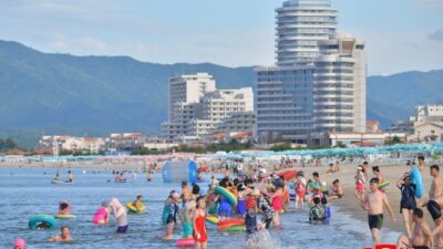 Kuzey Kore'deki 20 bin kişilik turizm kompleksi, yerli ziyaretçilerin ardından