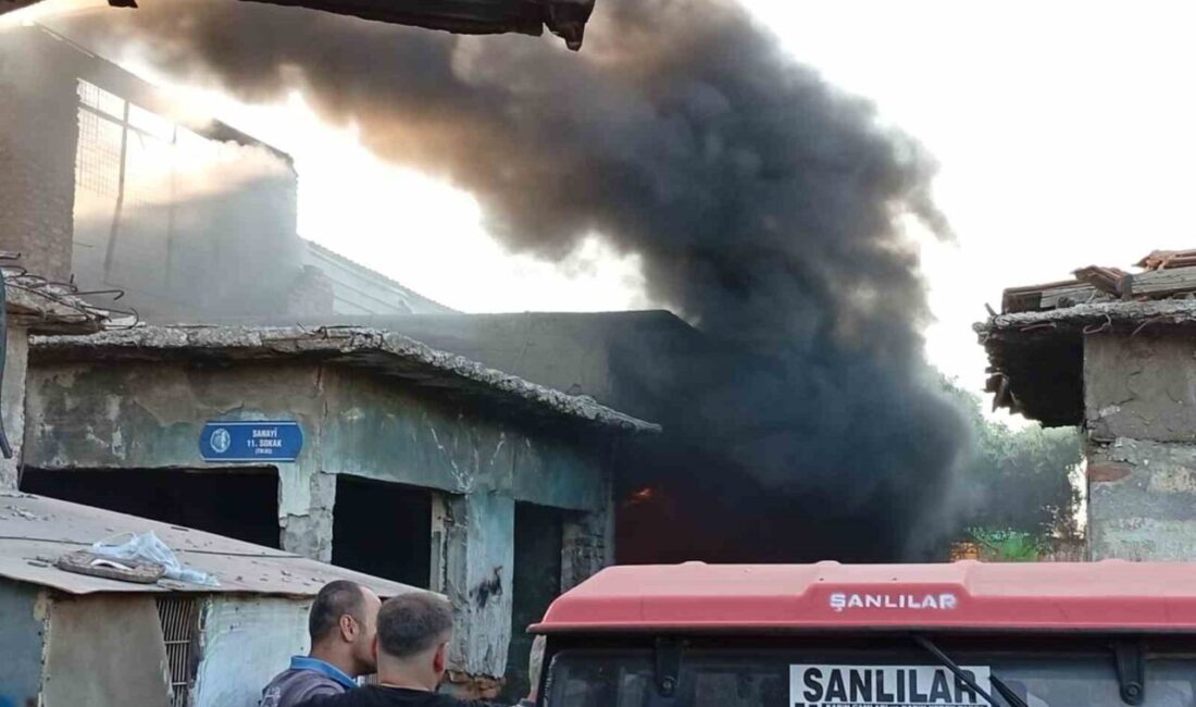 Çorum'da Gülalibey Mahallesi'nde metruk bir iş yerinde çıkan yangın, itfaiye