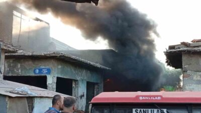 Çorum'da Gülalibey Mahallesi'nde metruk bir iş yerinde çıkan yangın, itfaiye