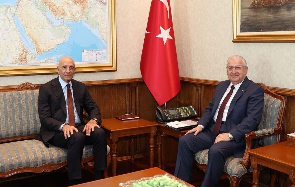 Milli Savunma Bakanı Yaşar Güler, ABD Ankara Büyükelçisi Thomas Joseph