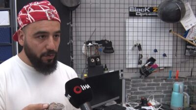 Ankara'da yaşayan Emre Kaan Keleşoğlu, orman yangınlarında yaralı bulduğu bukalemunu
