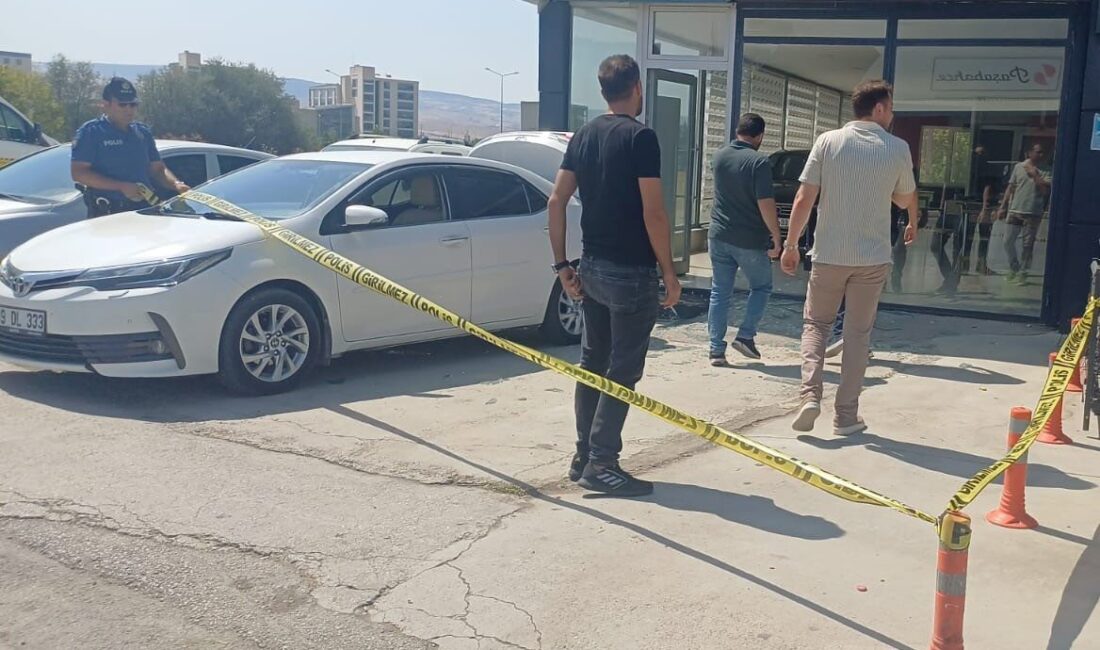 Çorum'da oto galeride çıkan tartışmada bir kişi tabancayla iş yeri